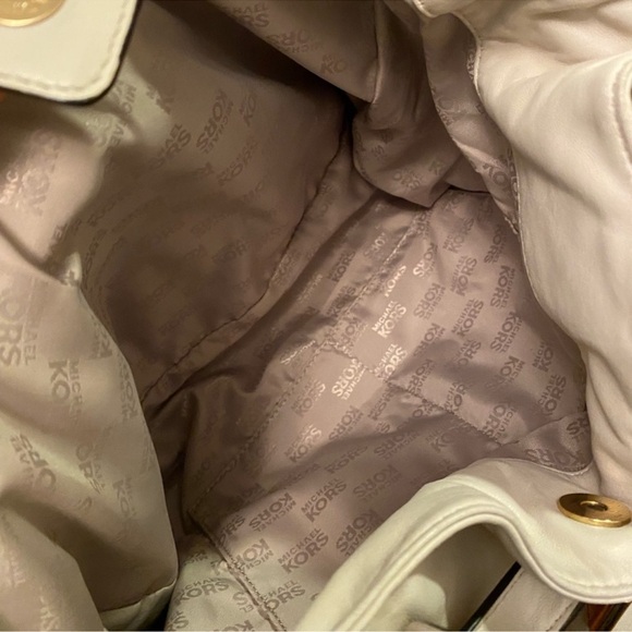 Michael Kors Ivory Leather Beverly Large Shoulder Bag Purse - Picture 12 of 14